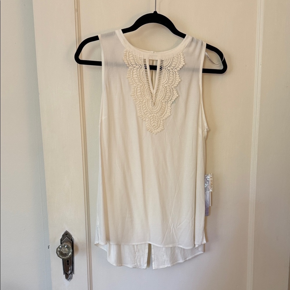 Chic Ivory Sleeveless Blouse with Lace Detail